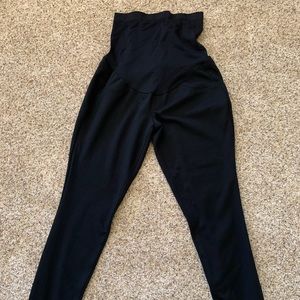 Maternity black leggings with back pockets